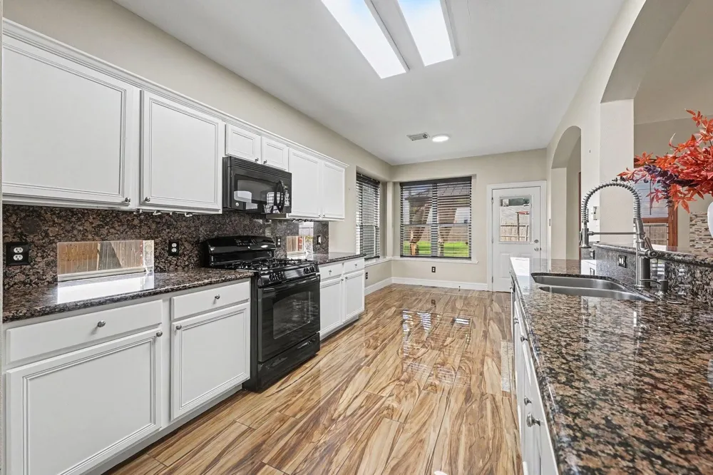 8422 W Sienna Cove Lane Houston, TX 77083
