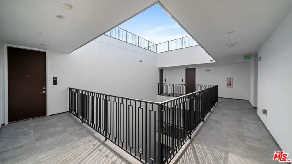 927 Fedora Street #301 Los Angeles, CA 90006