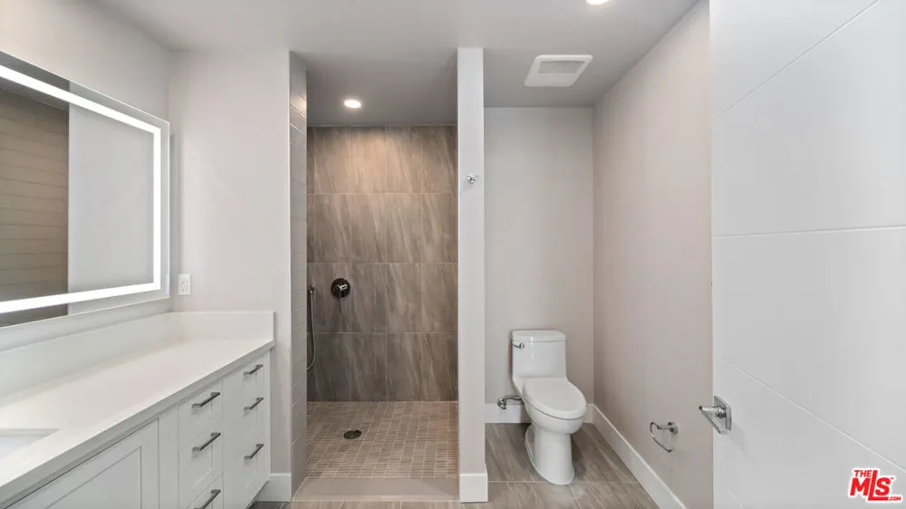 927 Fedora Street #301 Los Angeles, CA 90006