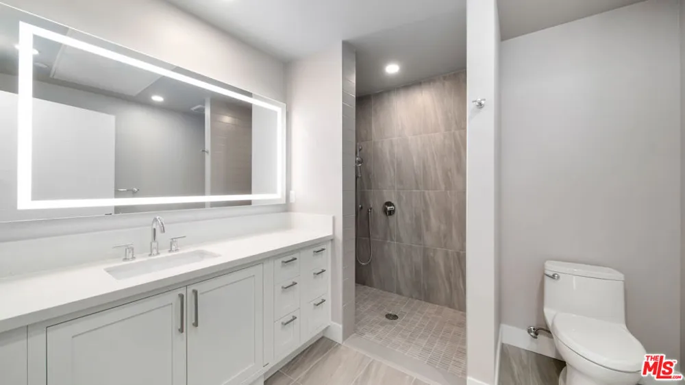 927 Fedora Street #301 Los Angeles, CA 90006