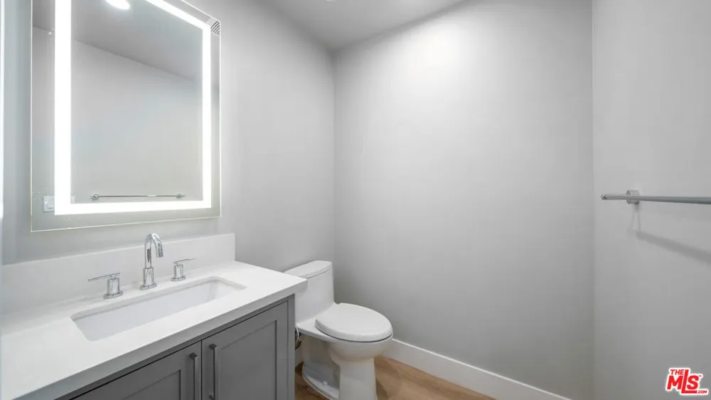 927 Fedora Street #301 Los Angeles, CA 90006