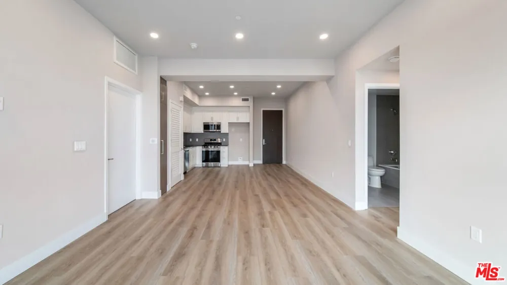 927 Fedora Street #301 Los Angeles, CA 90006