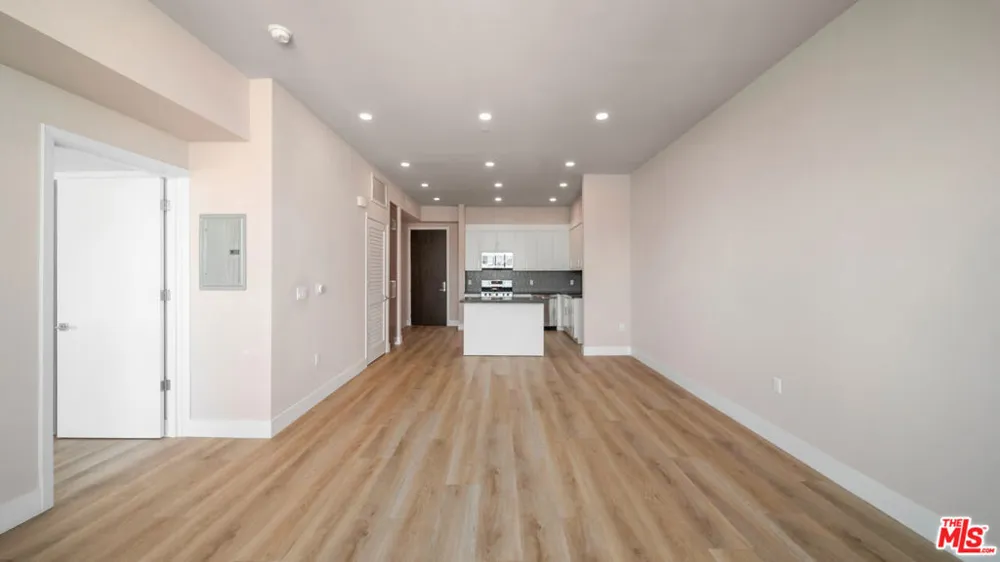 927 Fedora Street #301 Los Angeles, CA 90006