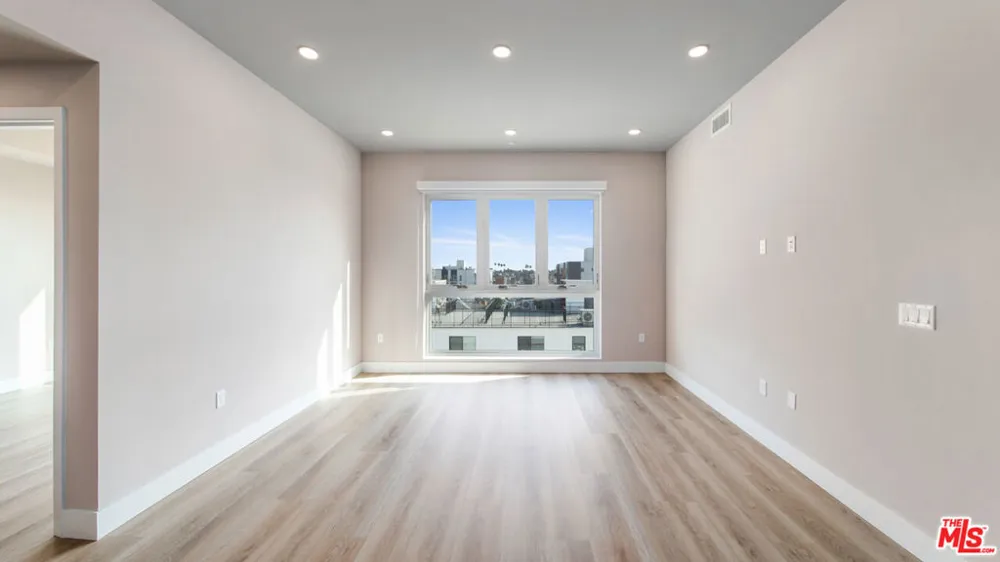 927 Fedora Street #301 Los Angeles, CA 90006