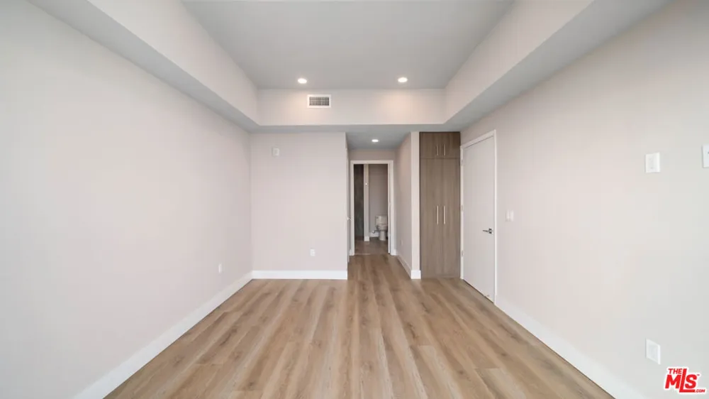 927 Fedora Street #301 Los Angeles, CA 90006