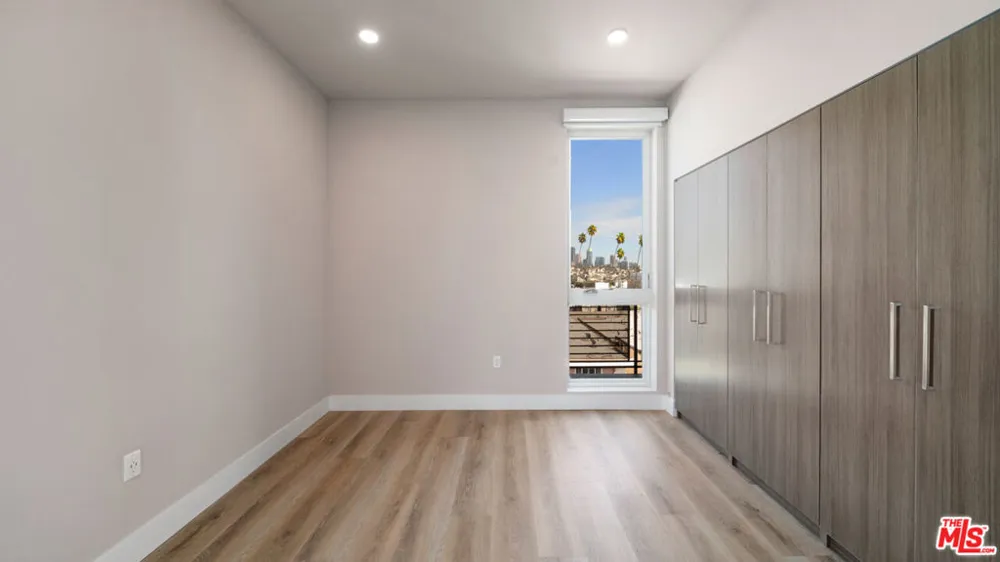 927 Fedora Street #301 Los Angeles, CA 90006