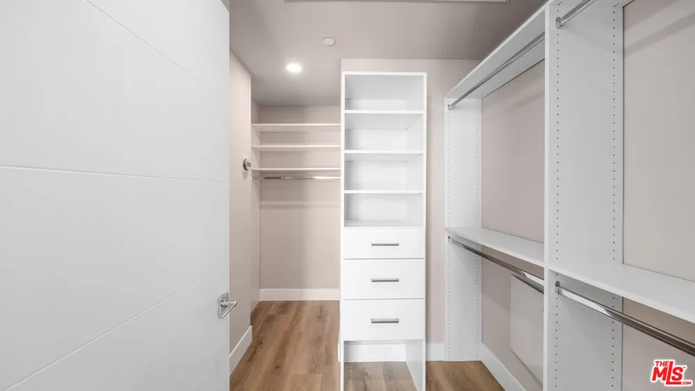 927 Fedora Street #301 Los Angeles, CA 90006