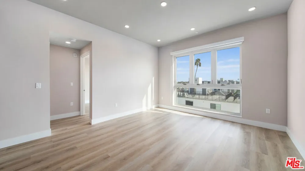 927 Fedora Street #301 Los Angeles, CA 90006