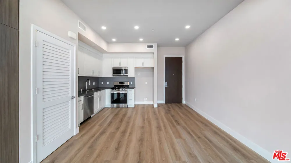 927 Fedora Street #301 Los Angeles, CA 90006