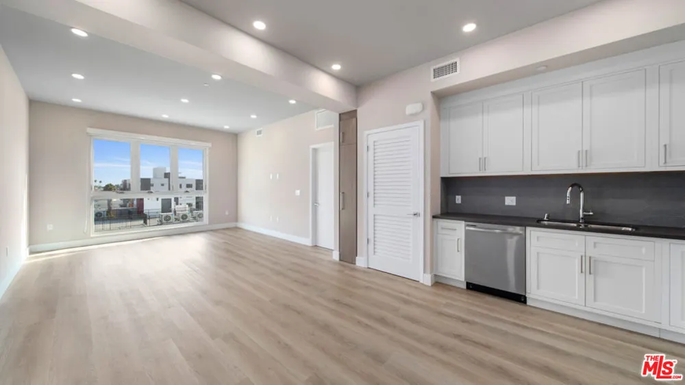 927 Fedora Street #301 Los Angeles, CA 90006