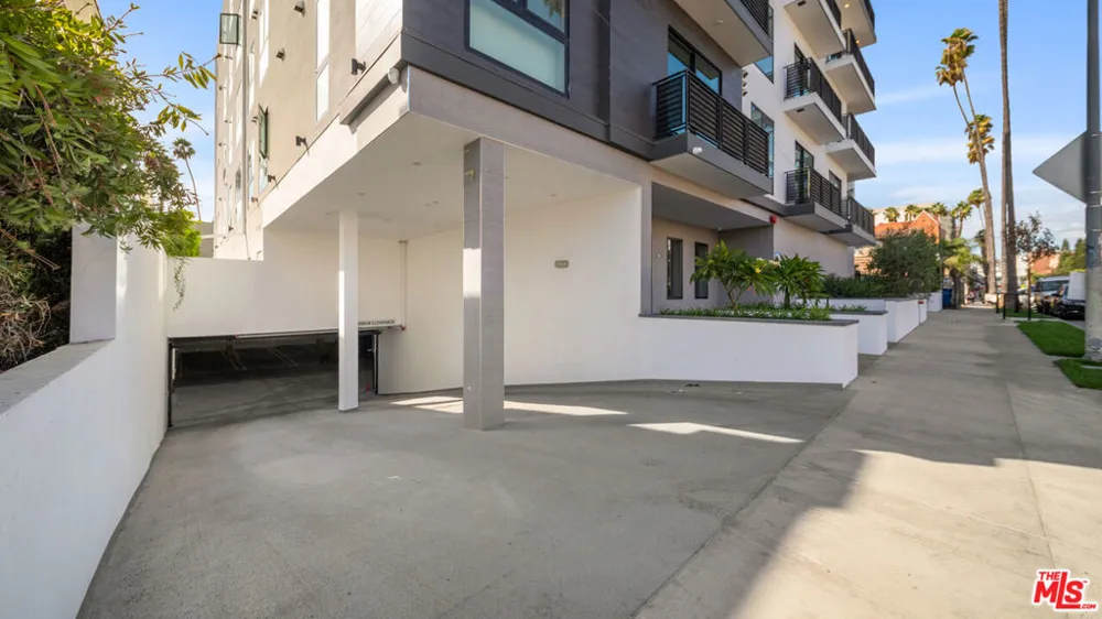 927 Fedora Street #301 Los Angeles, CA 90006