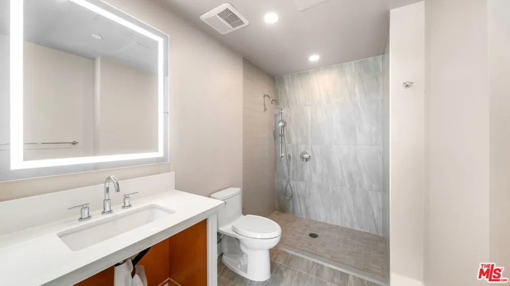 927 Fedora Street #301 Los Angeles, CA 90006