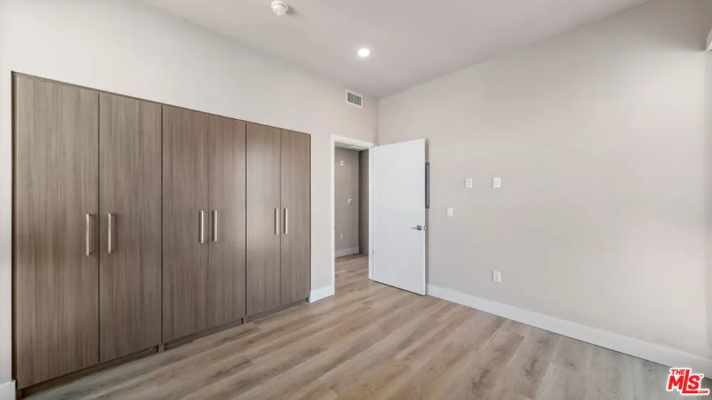 927 Fedora Street #301 Los Angeles, CA 90006