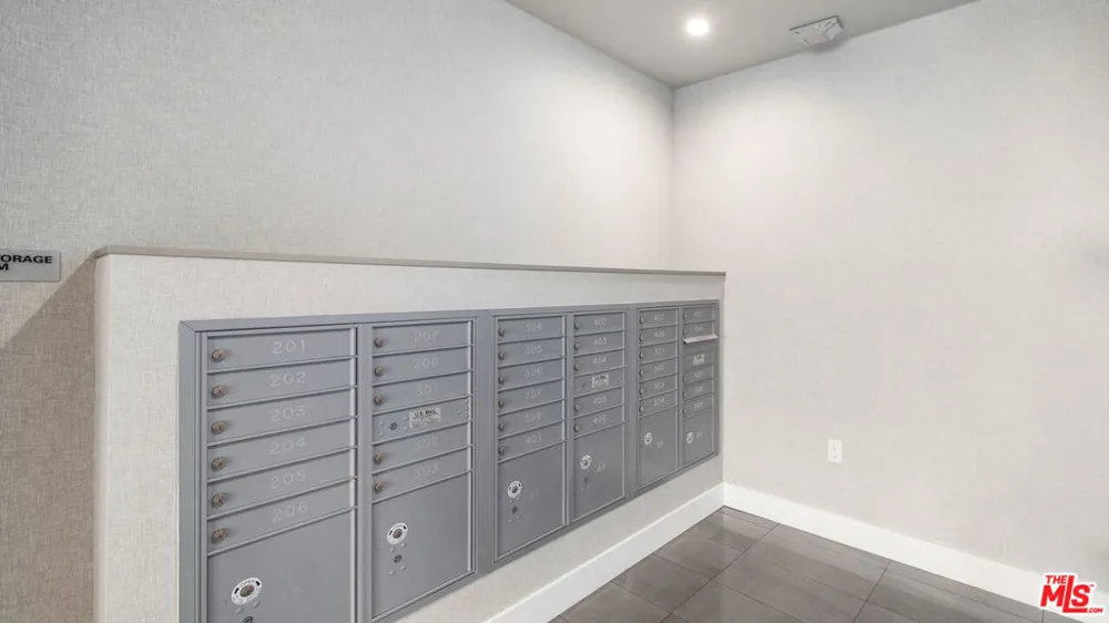 927 Fedora Street #301 Los Angeles, CA 90006