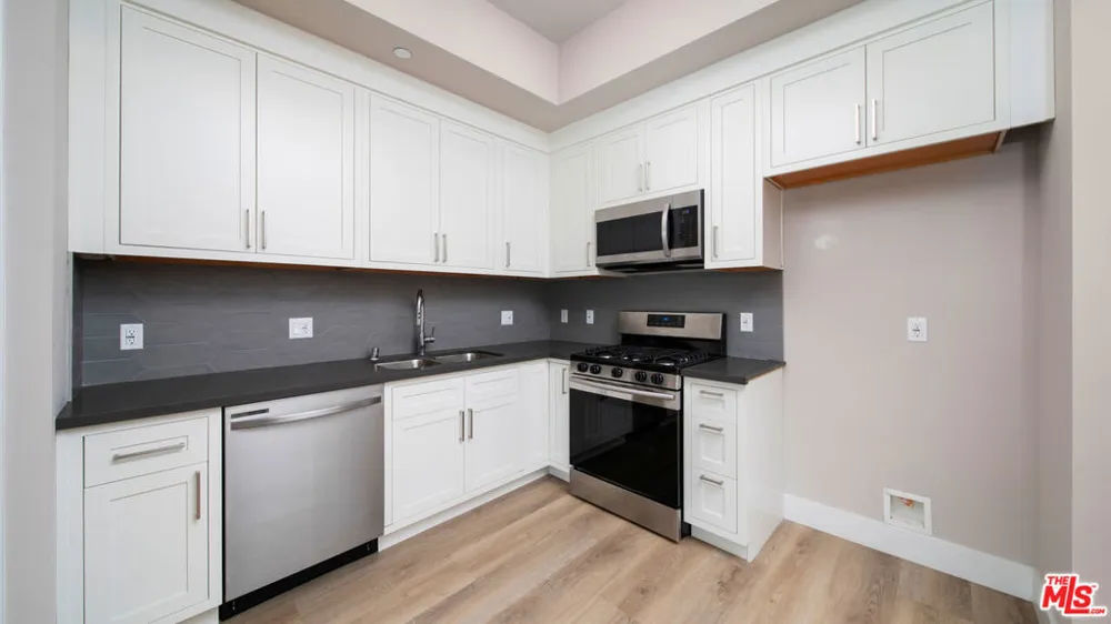 927 Fedora Street #301 Los Angeles, CA 90006