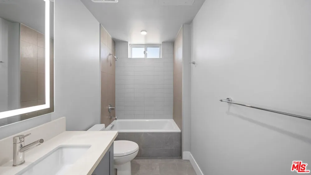 927 Fedora Street #301 Los Angeles, CA 90006