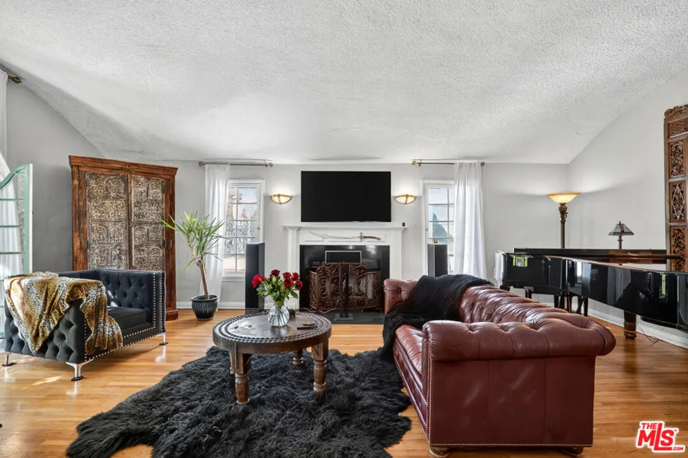 420 Orange Drive Los Angeles, CA 90036