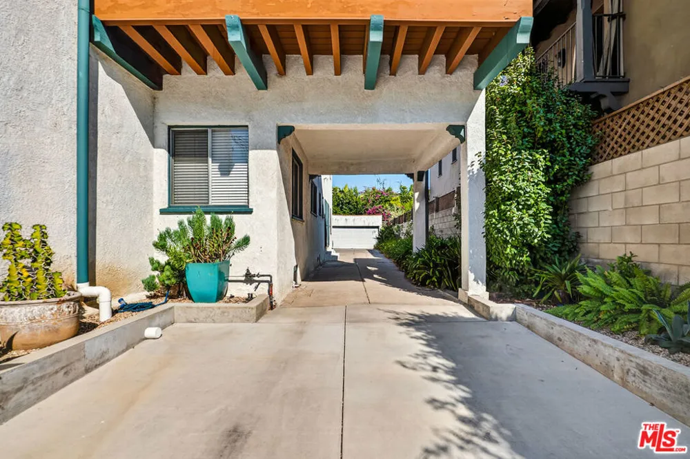 420 Orange Drive Los Angeles, CA 90036