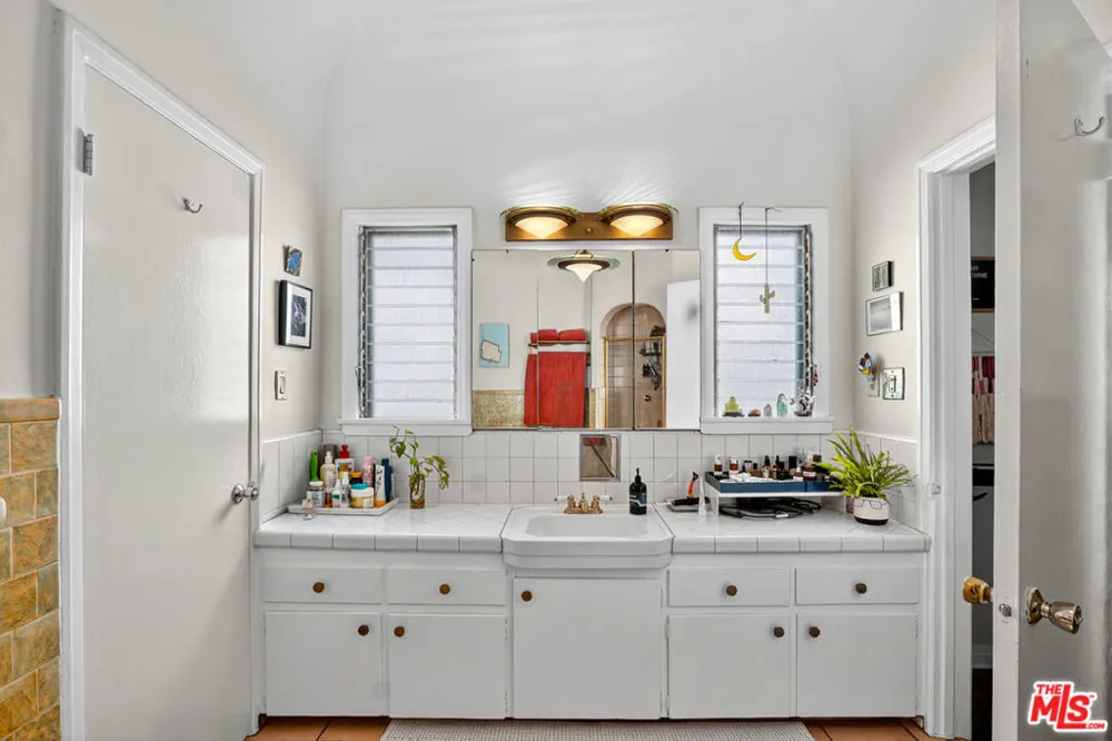 420 Orange Drive Los Angeles, CA 90036