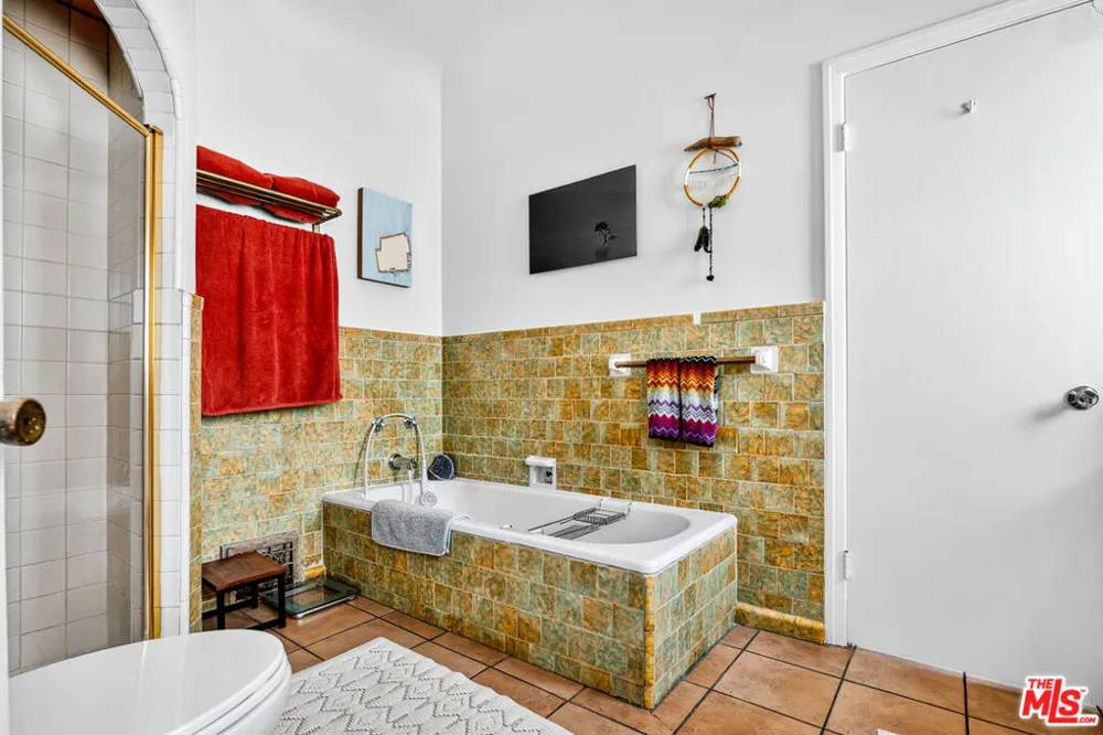 420 Orange Drive Los Angeles, CA 90036