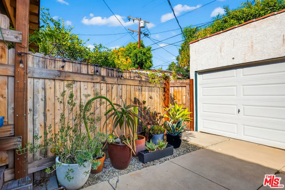 420 Orange Drive Los Angeles, CA 90036