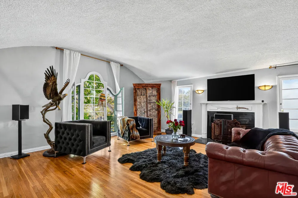 420 Orange Drive Los Angeles, CA 90036