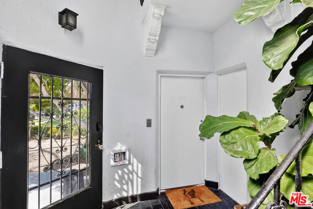 420 Orange Drive Los Angeles, CA 90036