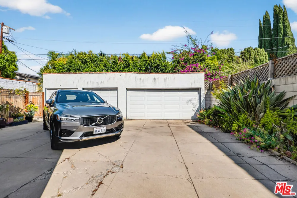 420 Orange Drive Los Angeles, CA 90036