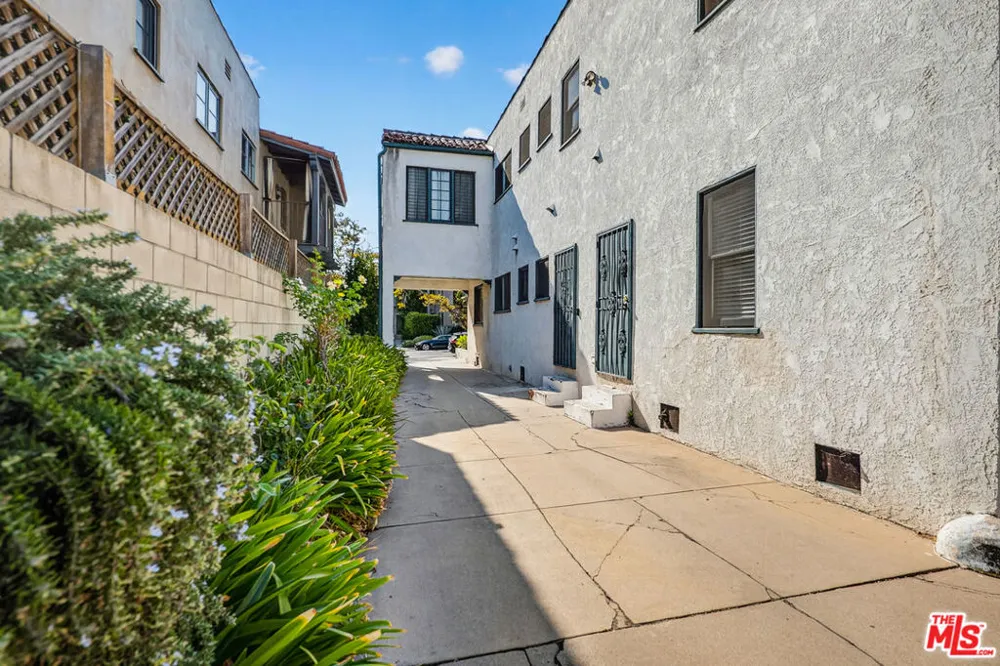 420 Orange Drive Los Angeles, CA 90036