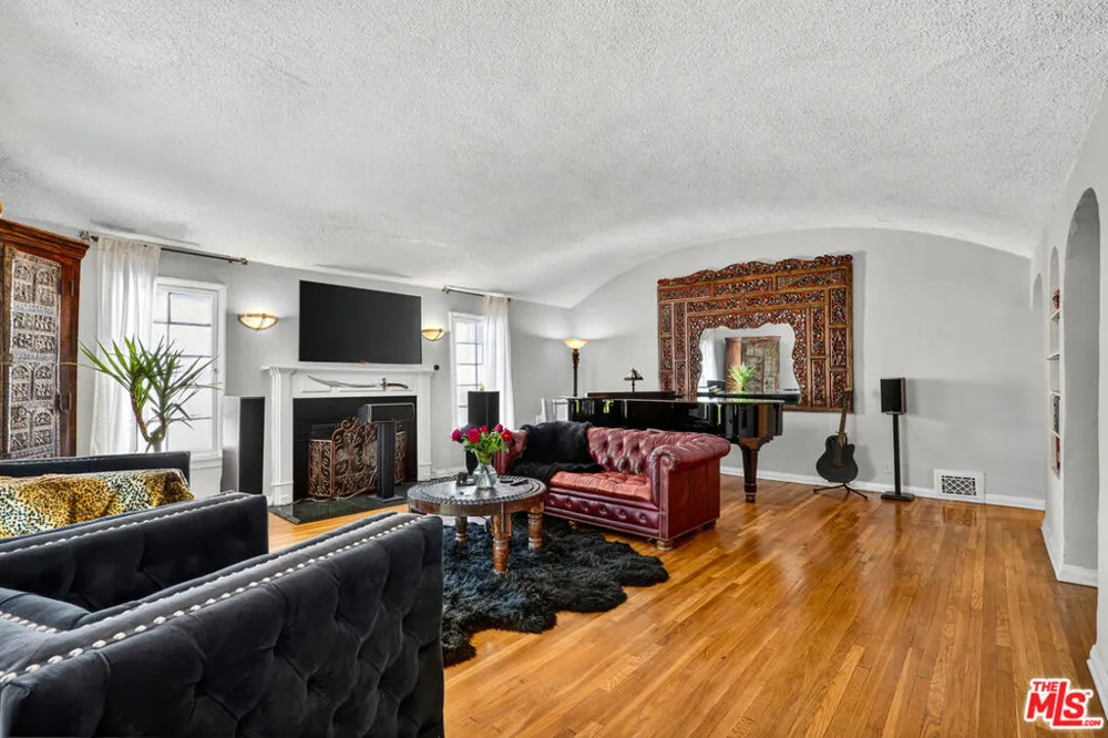420 Orange Drive Los Angeles, CA 90036