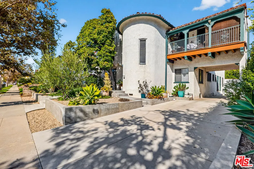 420 Orange Drive Los Angeles, CA 90036