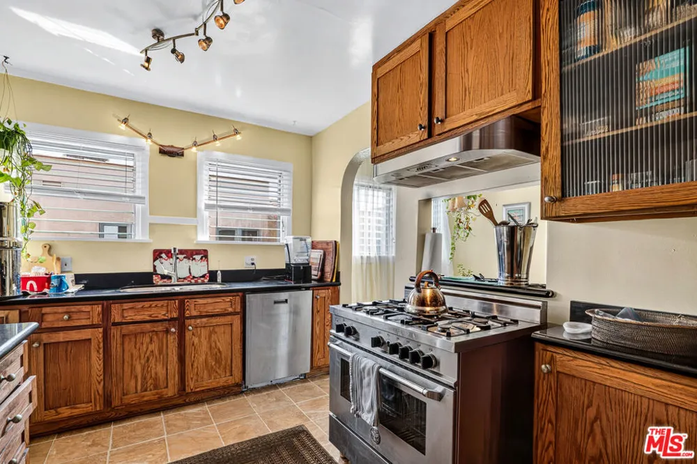 420 Orange Drive Los Angeles, CA 90036