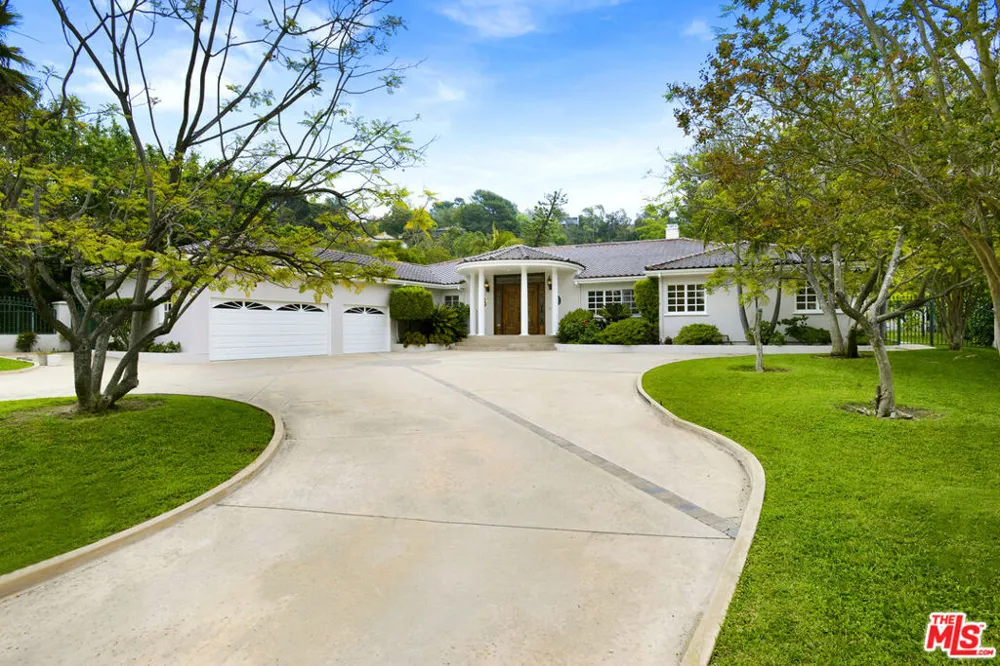 400 EVELYN PLACE Beverly Hills, CA 90210