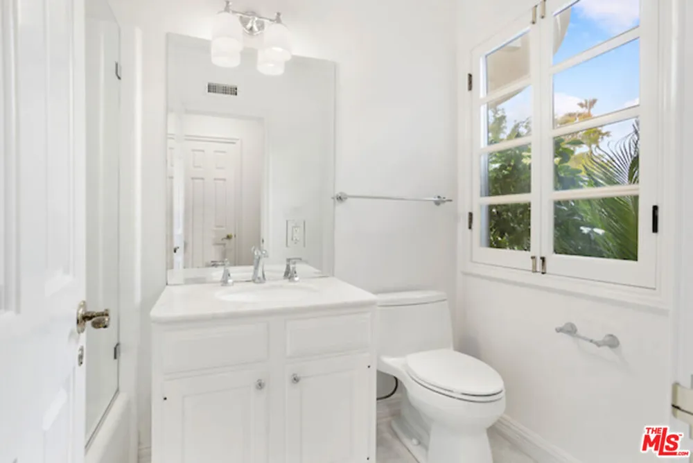 400 EVELYN PLACE Beverly Hills, CA 90210