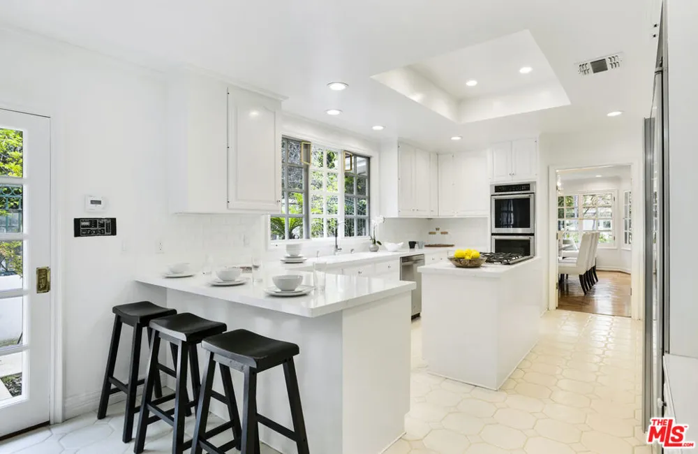 400 EVELYN PLACE Beverly Hills, CA 90210
