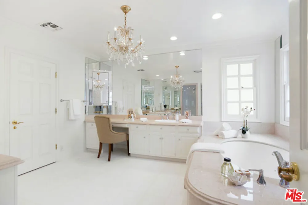 400 EVELYN PLACE Beverly Hills, CA 90210