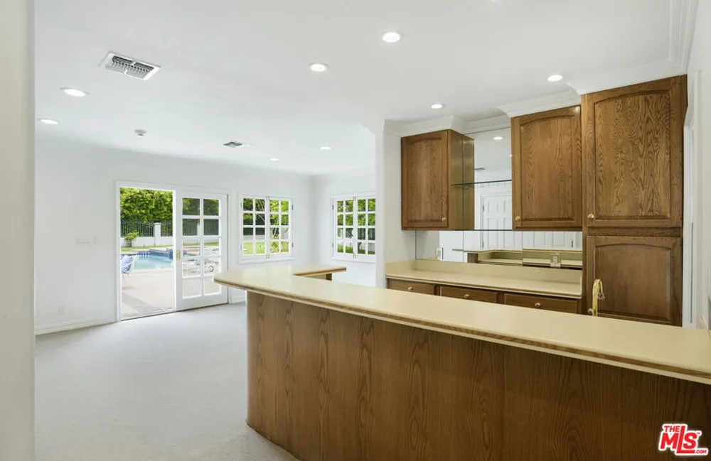 400 EVELYN PLACE Beverly Hills, CA 90210
