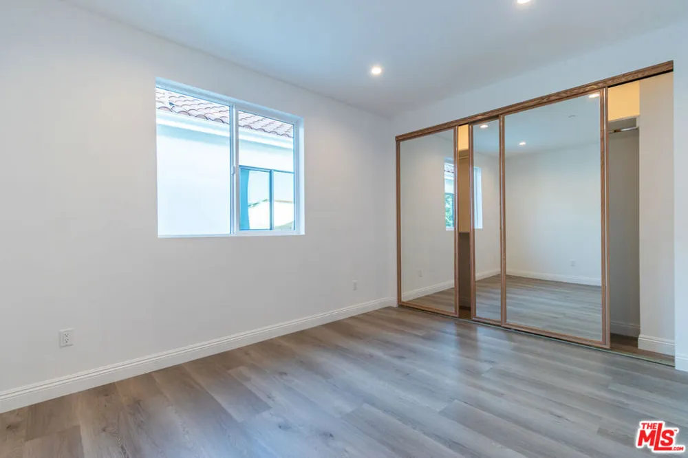 5323 Ben Avenue #1/2 Valley Village, CA 91607