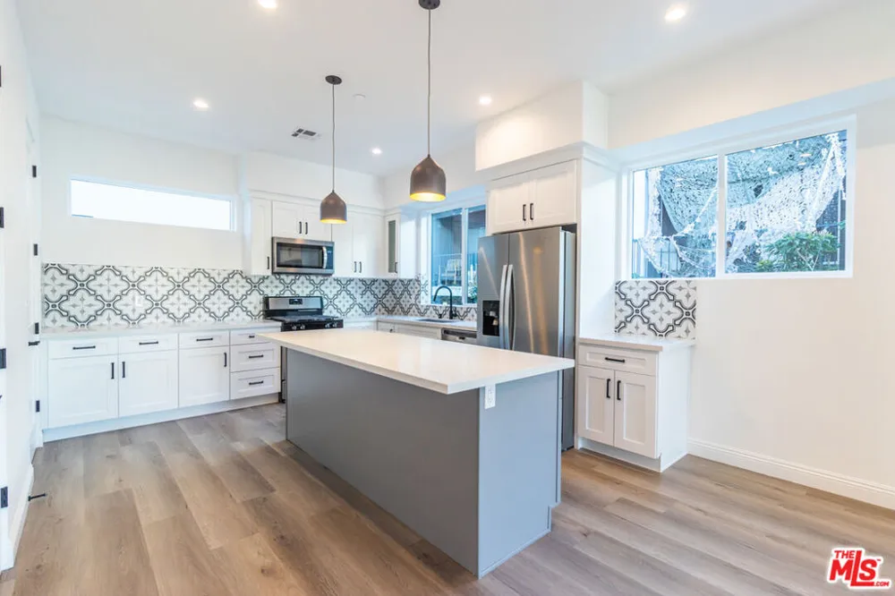 5323 Ben Avenue #1/2 Valley Village, CA 91607