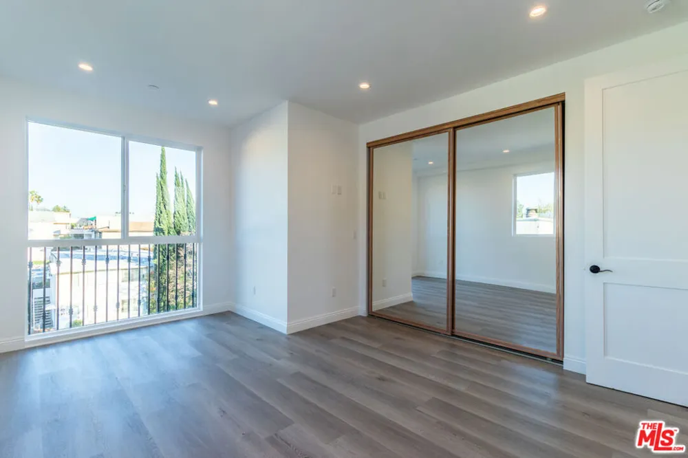5323 Ben Avenue #1/2 Valley Village, CA 91607