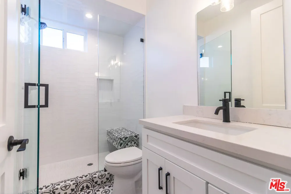 5323 Ben Avenue #1/2 Valley Village, CA 91607