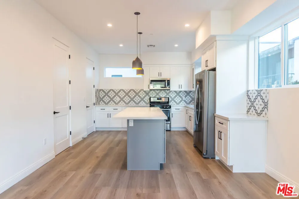 5323 Ben Avenue #1/2 Valley Village, CA 91607