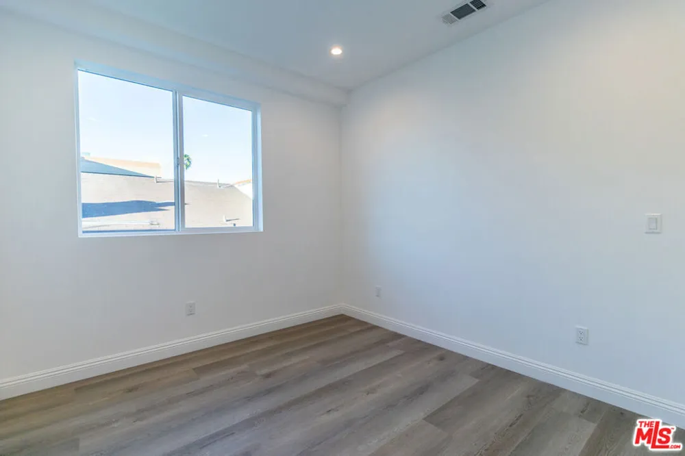5323 Ben Avenue #1/2 Valley Village, CA 91607