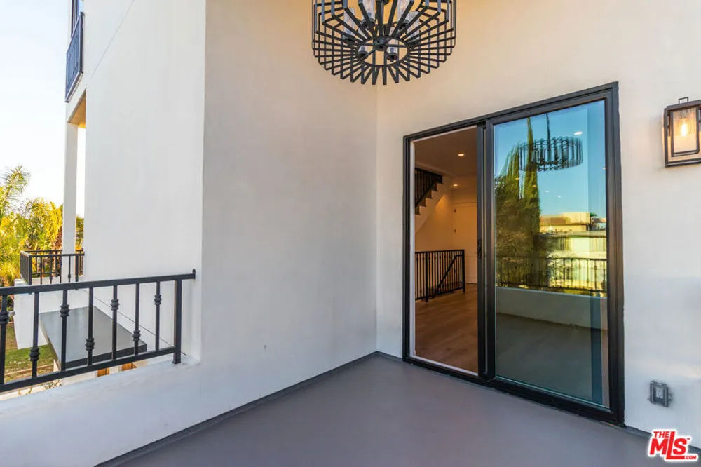 5323 Ben Avenue #1/2 Valley Village, CA 91607