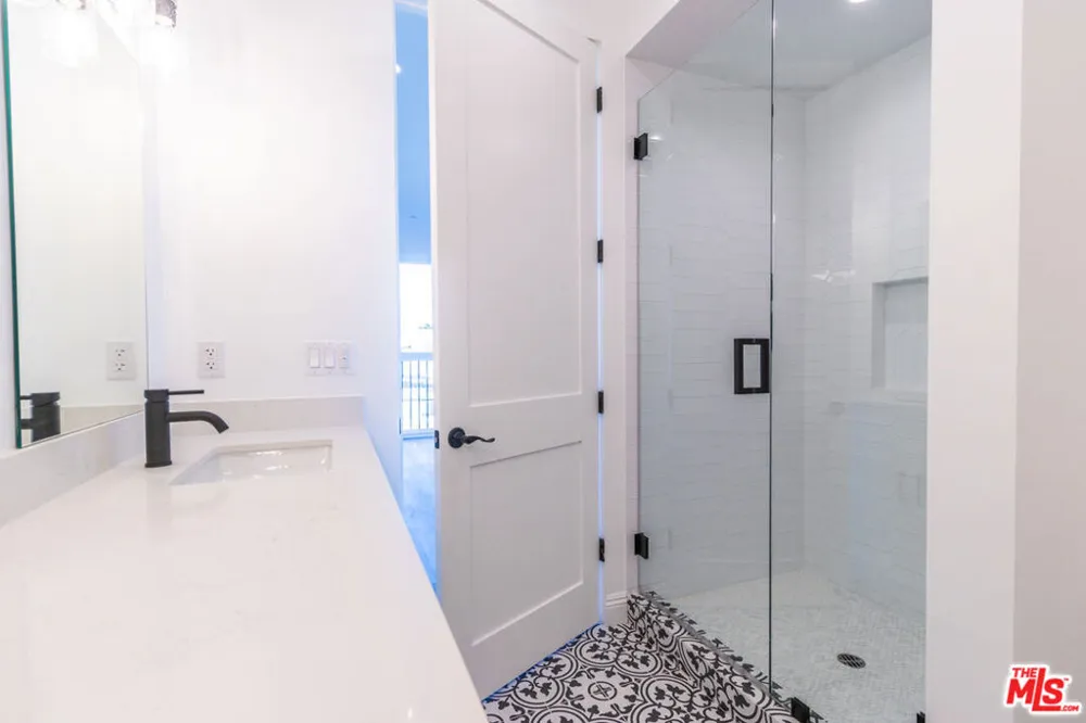 5323 Ben Avenue #1/2 Valley Village, CA 91607