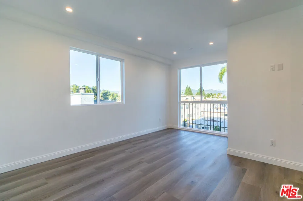 5323 Ben Avenue #1/2 Valley Village, CA 91607
