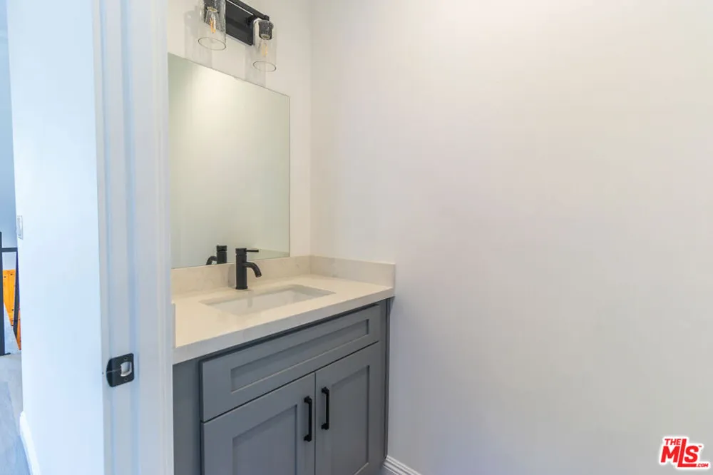 5323 Ben Avenue #1/2 Valley Village, CA 91607