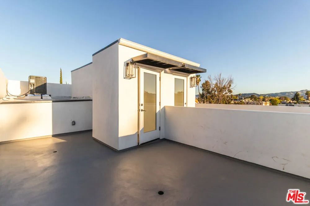 5323 Ben Avenue #1/2 Valley Village, CA 91607
