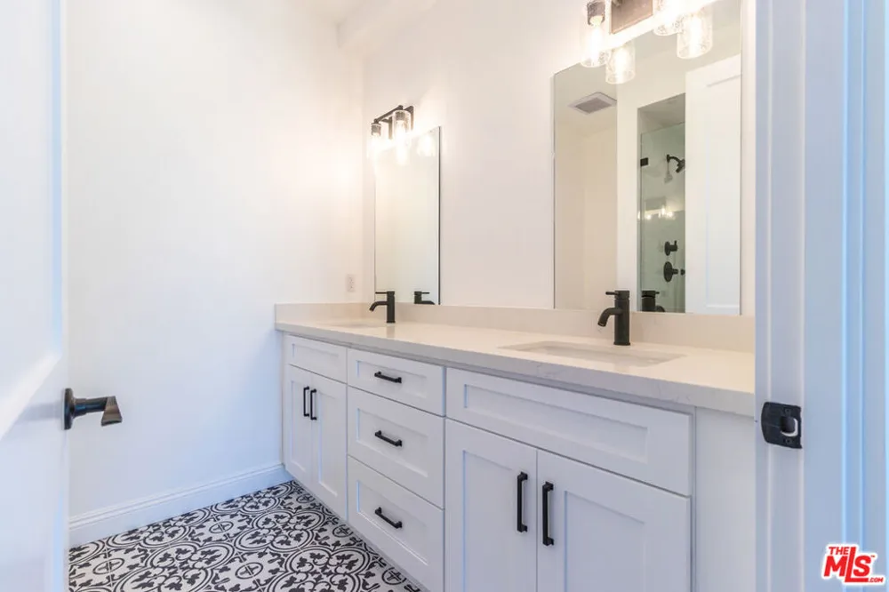 5323 Ben Avenue #1/2 Valley Village, CA 91607