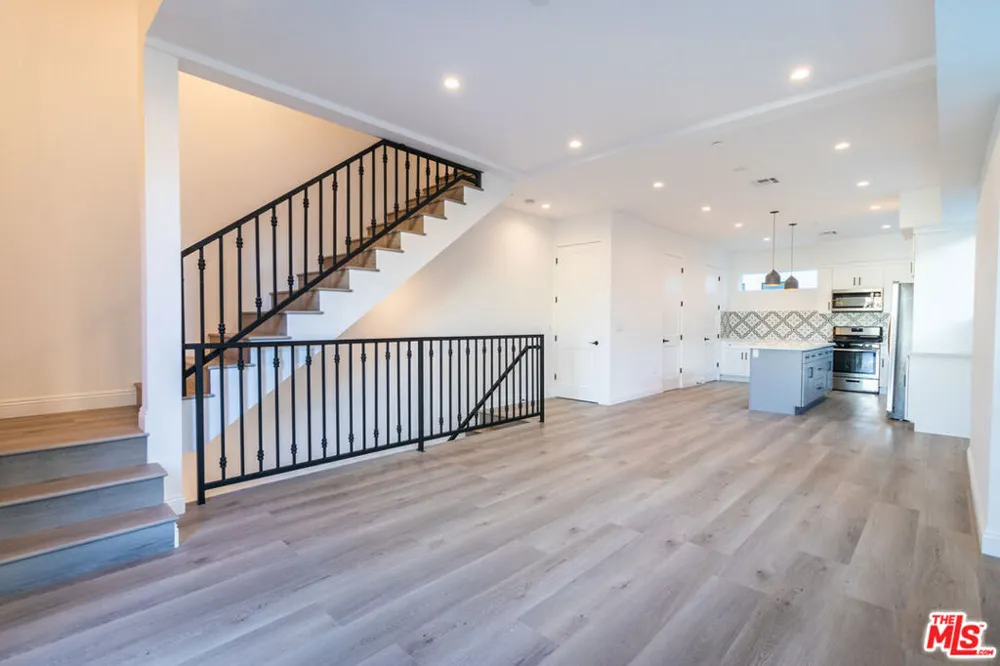 5323 Ben Avenue #1/2 Valley Village, CA 91607